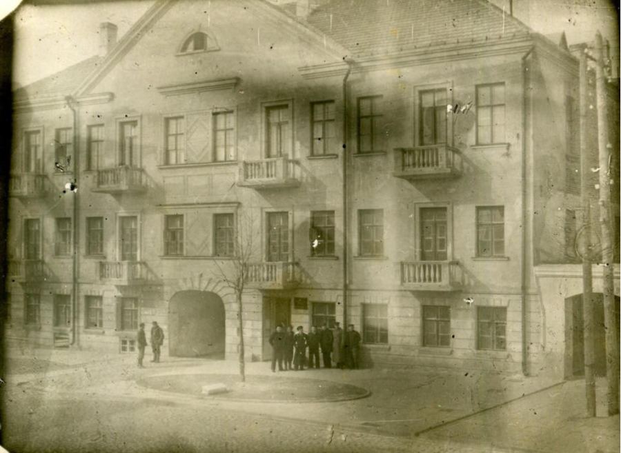 Новая крыша, балконы, фронтон
